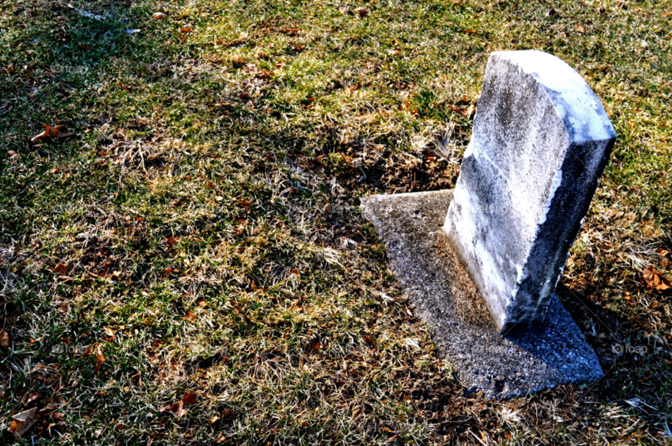 grave cemetery muncie by refocusphoto