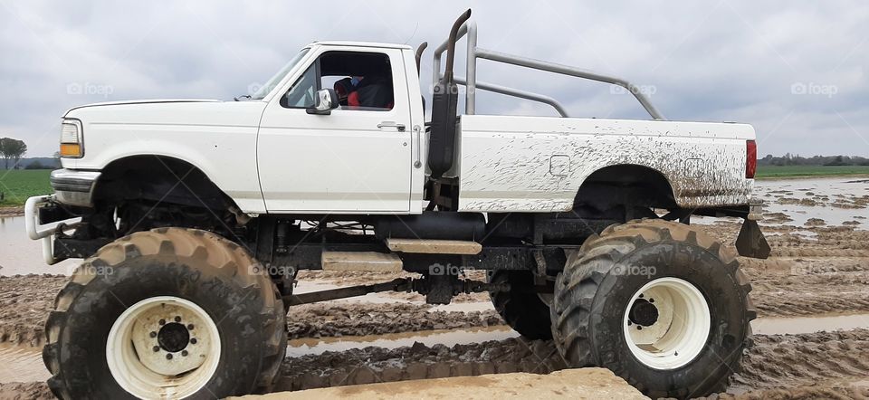 Monster Truck in mud