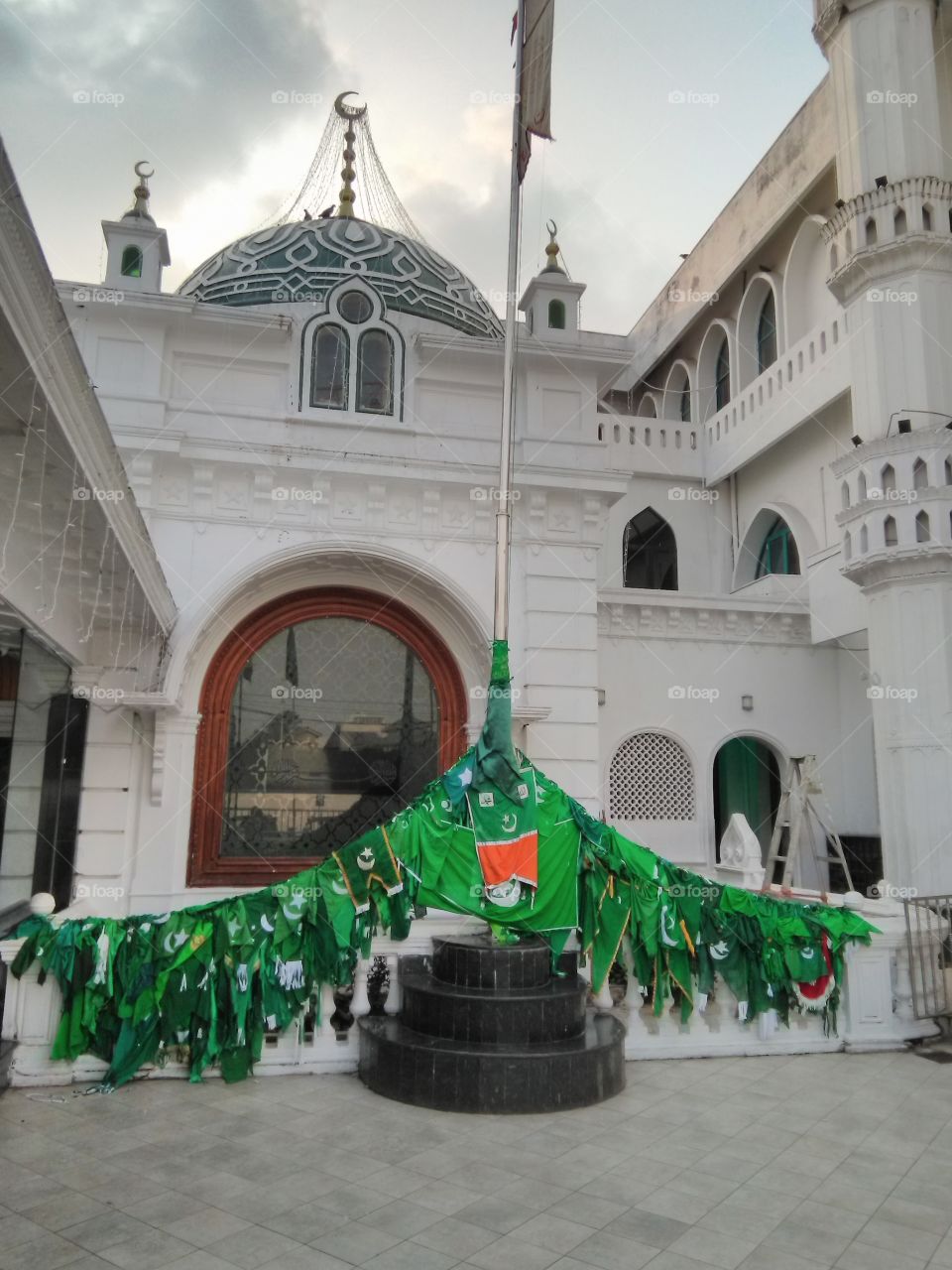 mosque celebrate