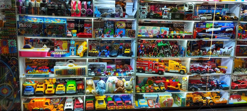 The world of colorful toys is like our world, very beautiful and full of different characters. 
It is enough to know the game 
And play honestly and never amuse deceitfully so we can enjoy all .