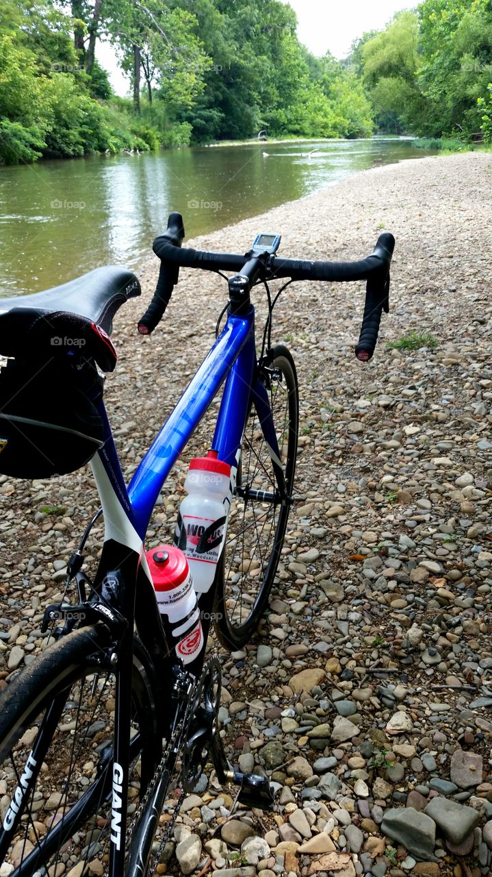 Giant TCR Advanced Pro 0 ISP by the river