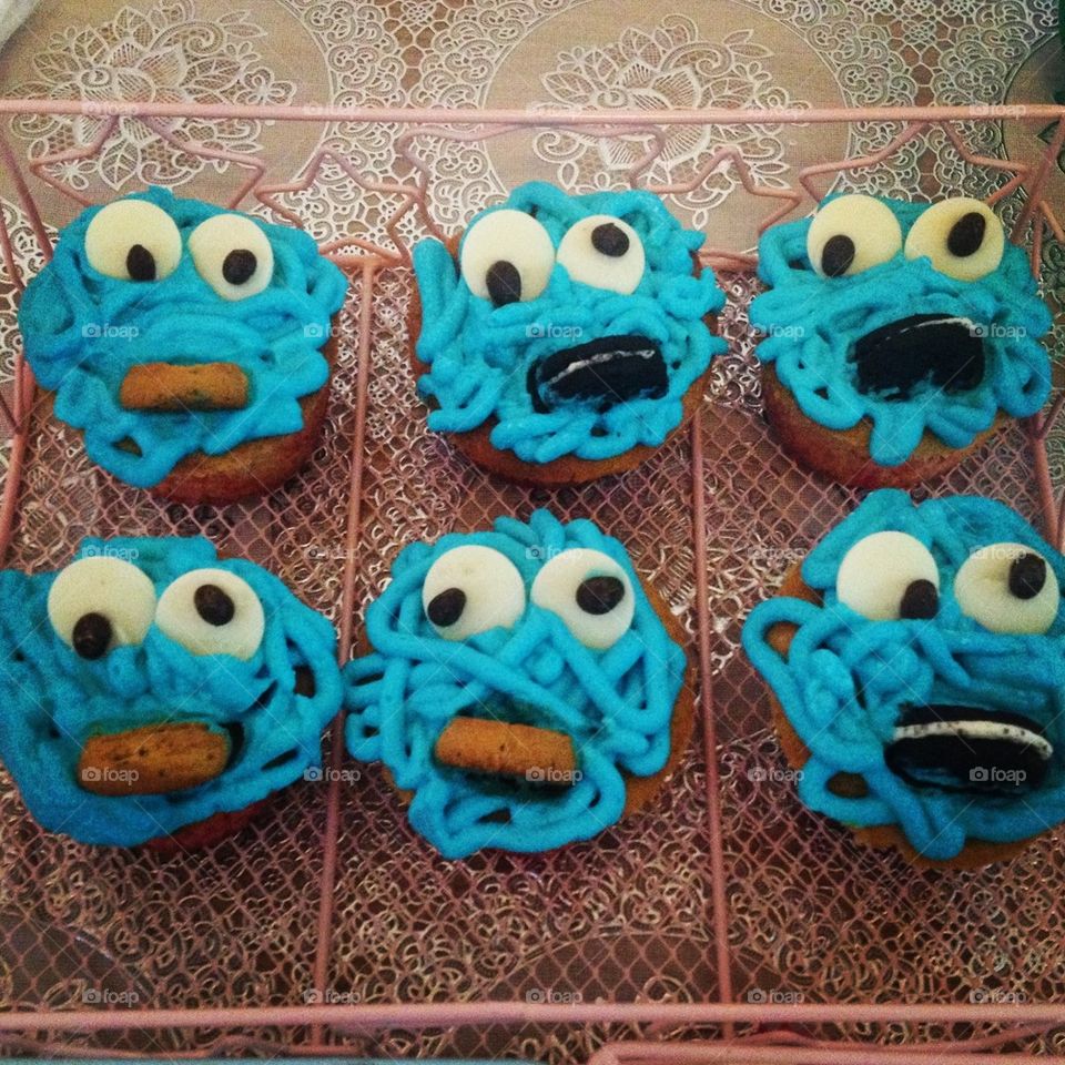 Cookie monster cupcakes!