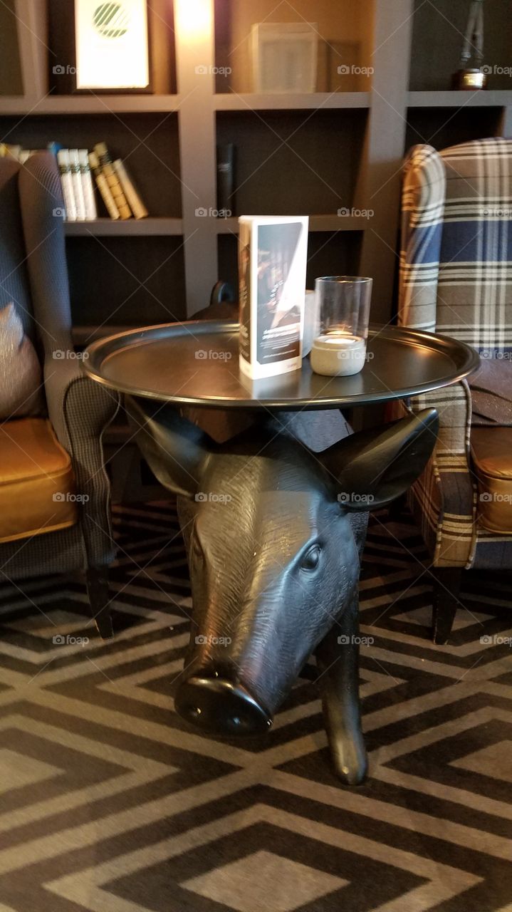 Piggy table