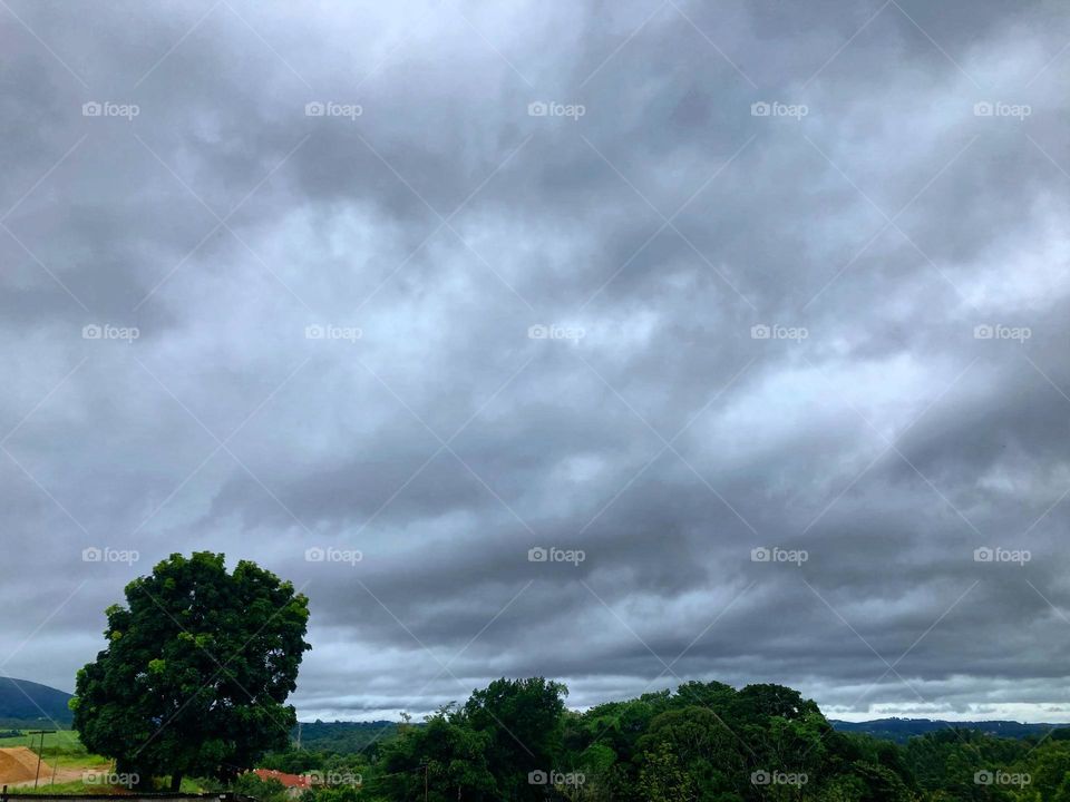 Céu lusco-fusco. Mesmo assim, há de ser um bom dia!
Quando a chuva vier, que venha mansa.
📸
#FOTOGRAFIAéNOSSOhobby
#amanhecer #morning #sky