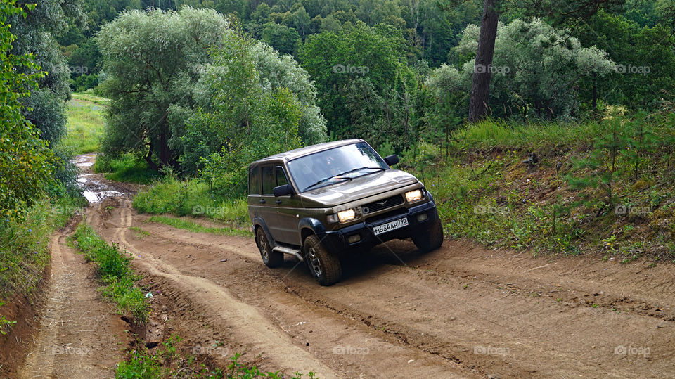 UAZ 3162 "Simbir" - the predecessor of The UAZ"Patriot". UAZ Simbir is the most successful car. This car has charisma, simple, brutal. In the image of Simbir, you could immediately read a willingness to pass difficult places.