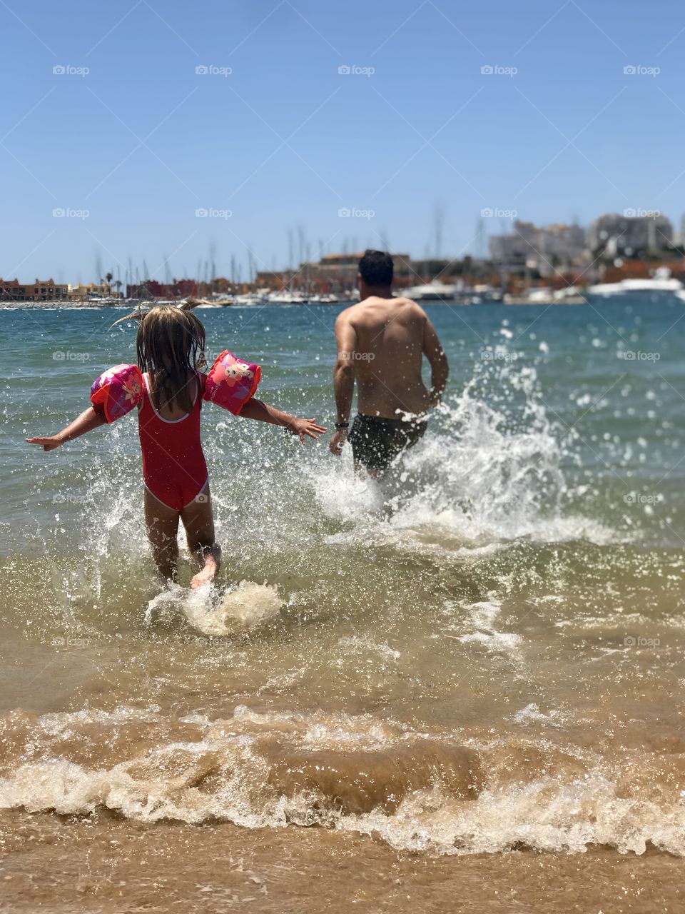 Father and daughter enjoying the first days of summer 
