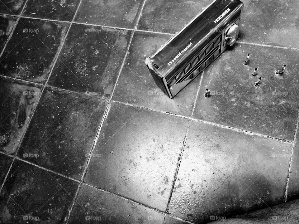 The world of Liliput : radio