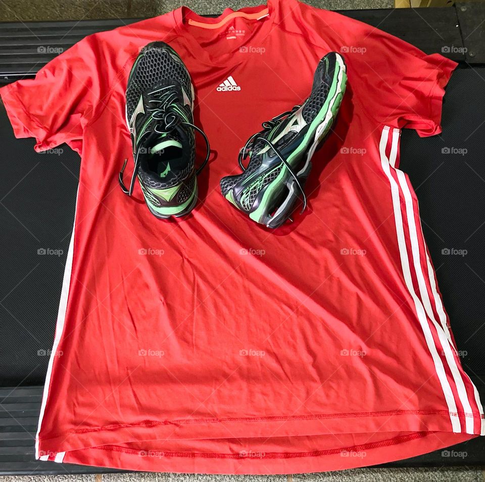 🏃‍♂️ 🇺🇸 Good Morning!  Everything ready to sweat the shirt. Let's go for a good morning jog?  Running is good for your health! / 🇧🇷 Bom dia! Tudo pronto para suar a camisa. Vamos para um bom cooper matinal? Correr faz bem para a saúde! 