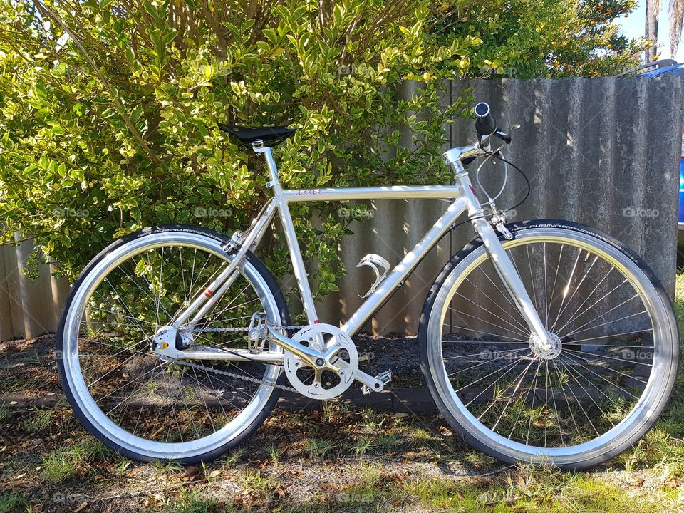 lekker bicycle in brushed silver in a park cycling in Perth