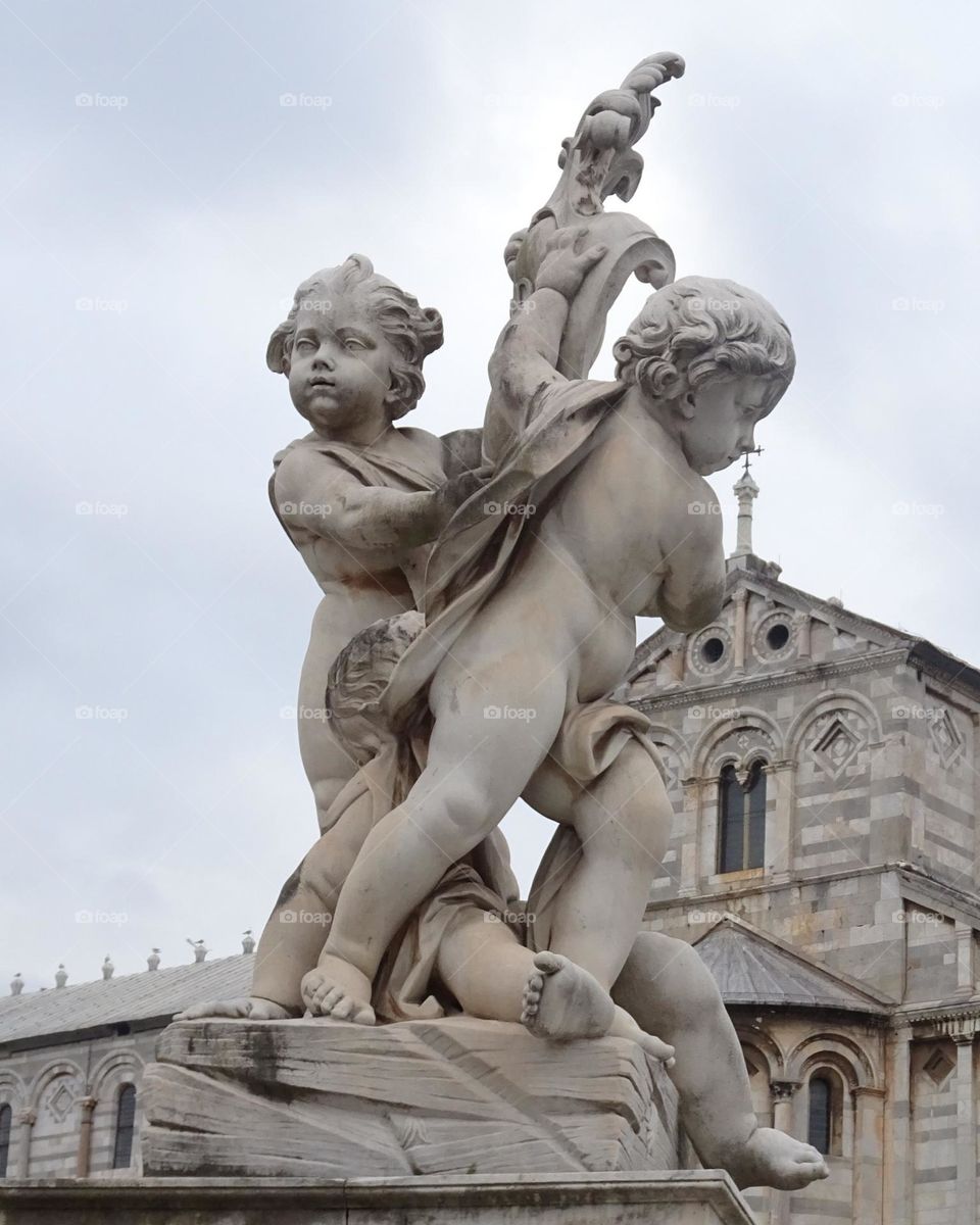 monument-Pisa Miracles square-