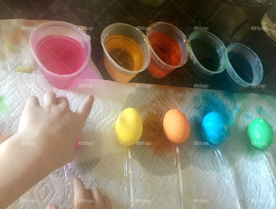 Kids dying Easter eggs 