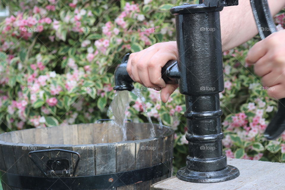 Hand pump 