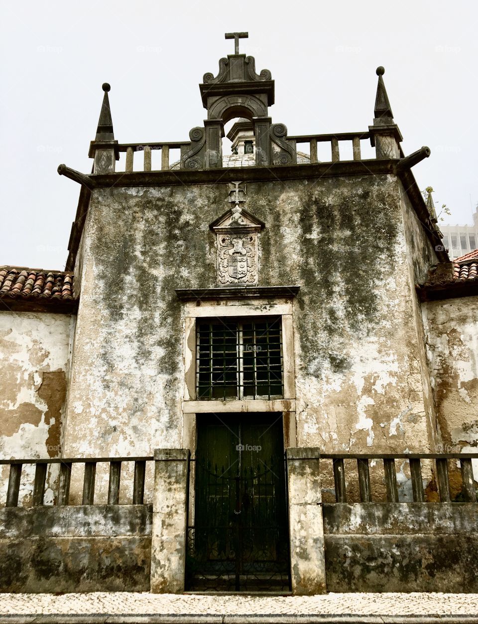 An old, abandoned building in the center of Aveiro, Portugal 