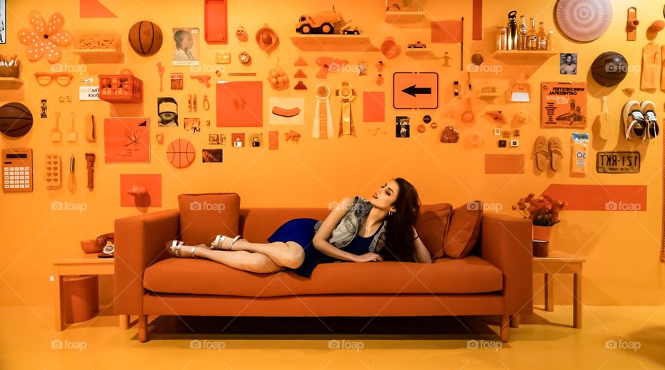 “Hey girl, want to come hang out at my pad after school and study? I’m pretty weird and have an even weirder room, come check it out!! Oh I also have some candy 🍭 🍬 and a continuously spinning, revolving, and reloading spinning pastry machine.. 