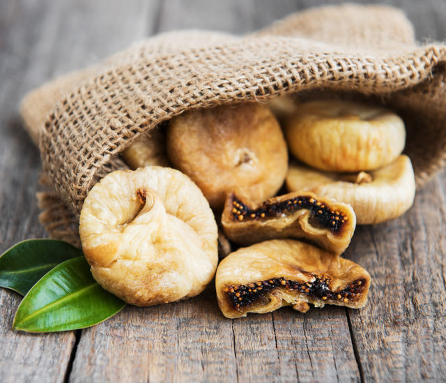 Dried figs 