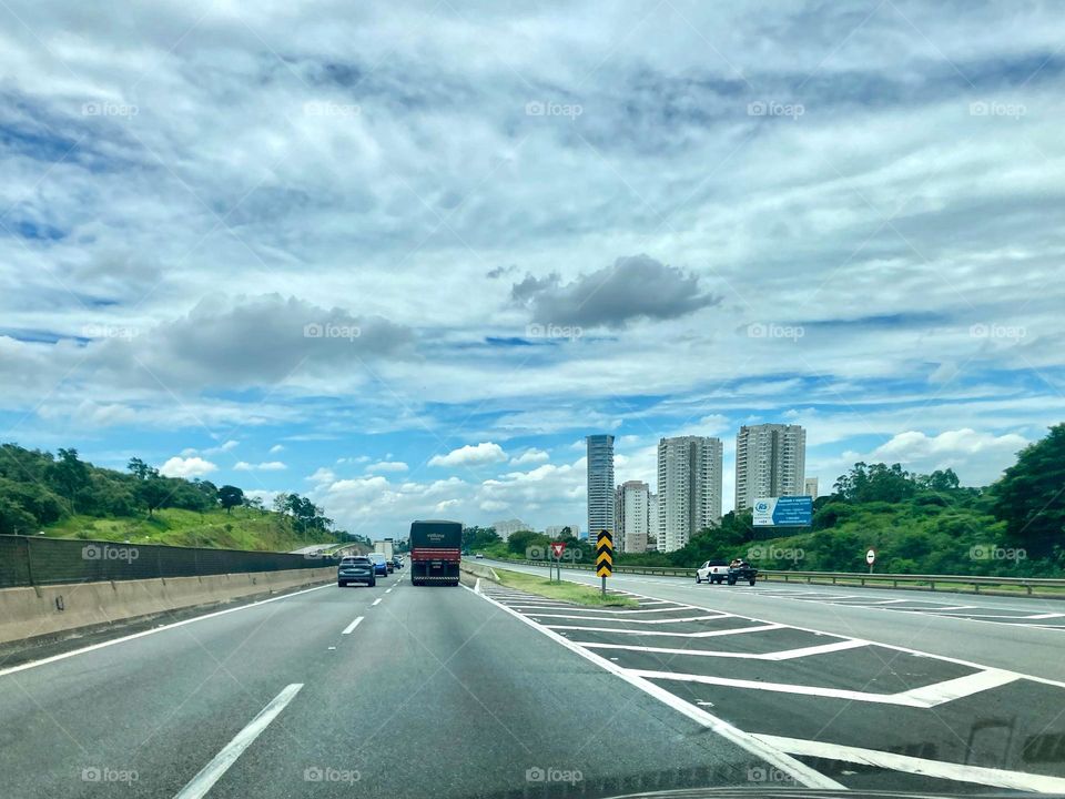 A vista de Jundiaí pela Rodovia Anhanguera, sentido Capital - Interior. 

Fotografar desestressa. 