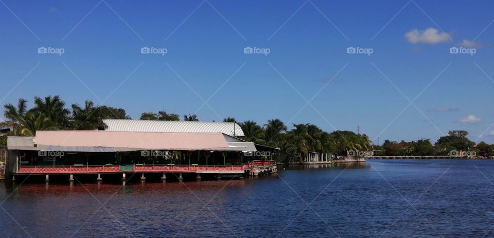 You can eat well in this restaurant "Pelican's" in Puerto Cortes Honduras