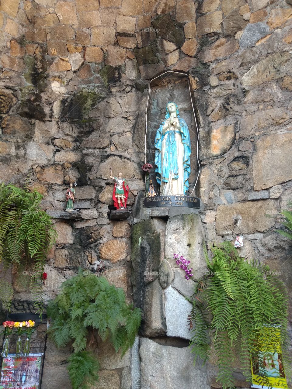 Gruta com imagem da Santa no bairro do Tremembé em São Paulo SP