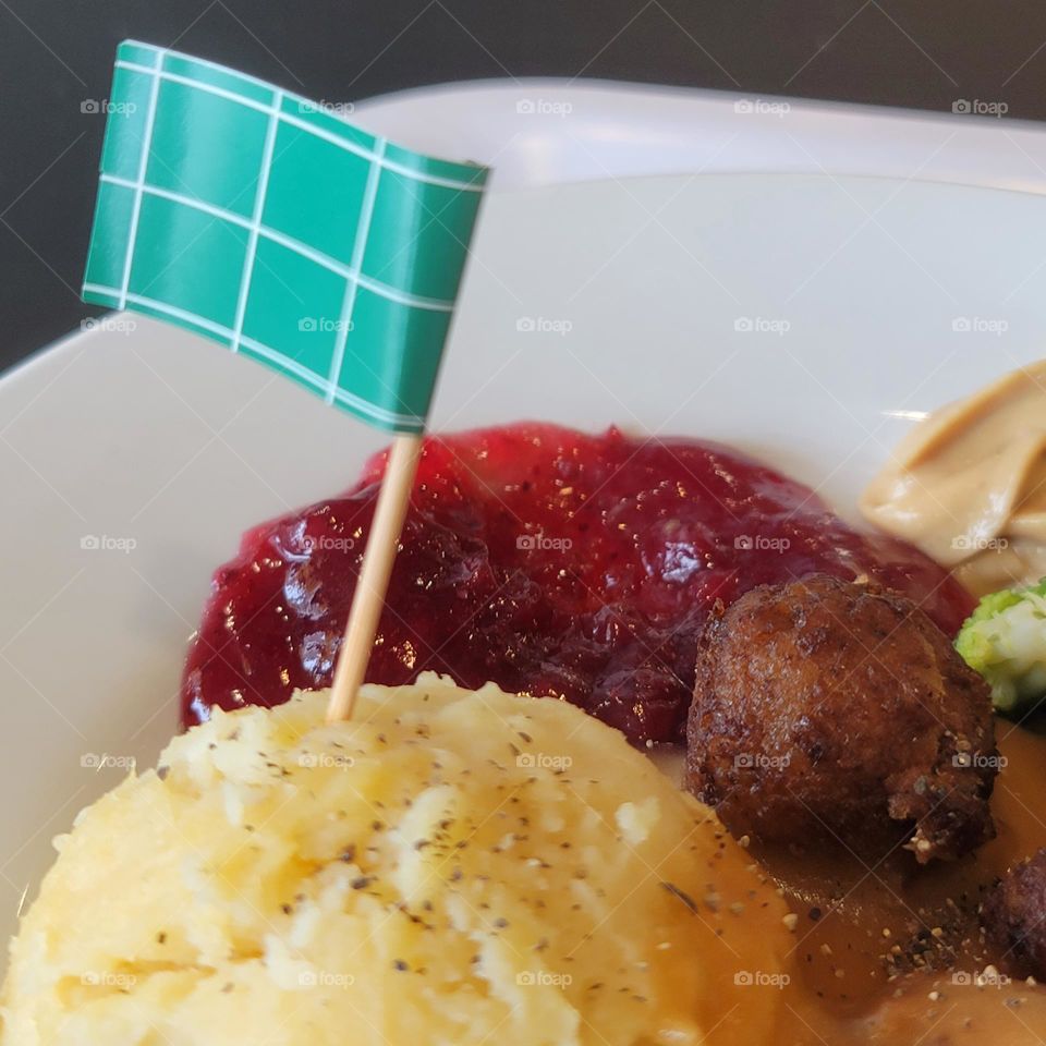 ikea restaurant's vegetarian meatballs are served with broccoli, jam and mashed potatoes.