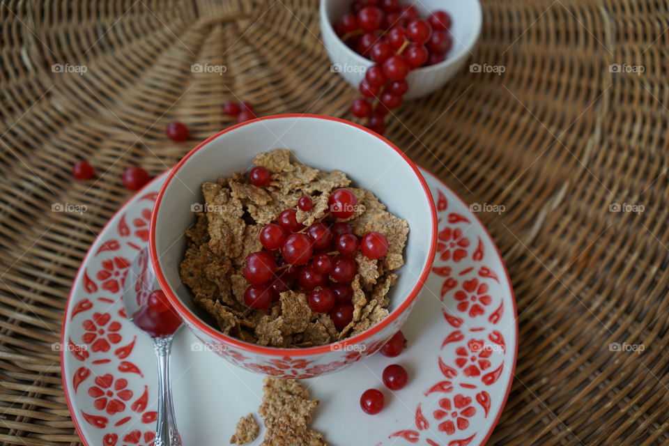 Wheat flakes with berries