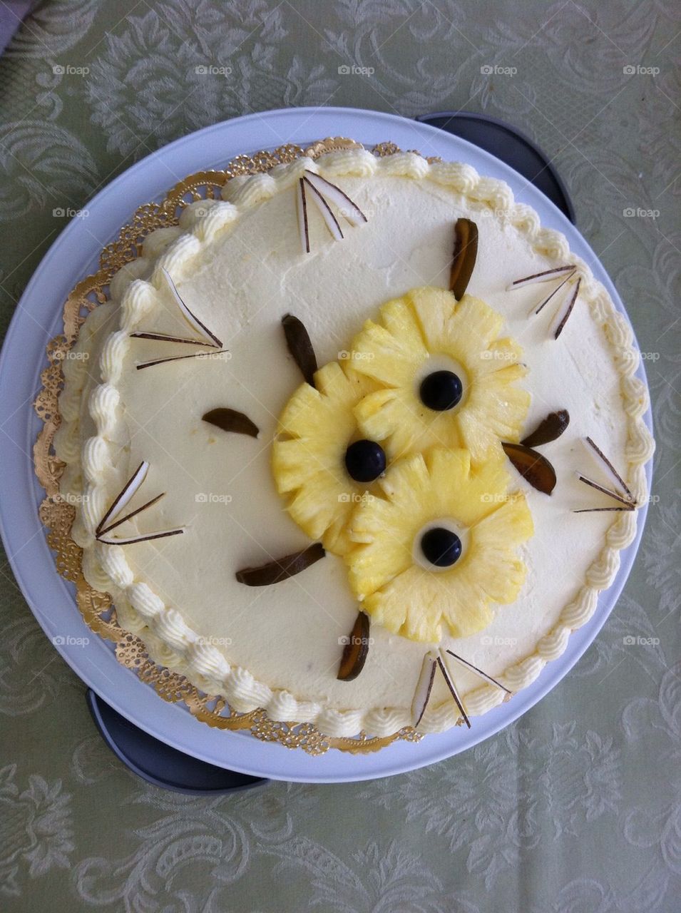 Pineapple coconut cake