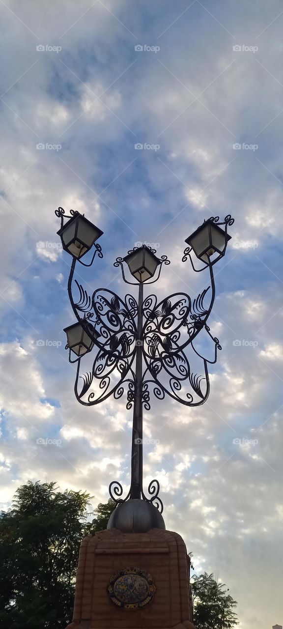 Faroles en fuente Parque