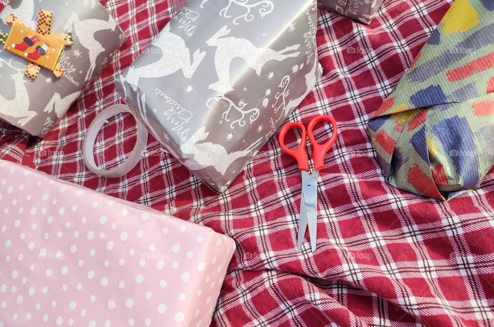 Gifts - wrapping presents