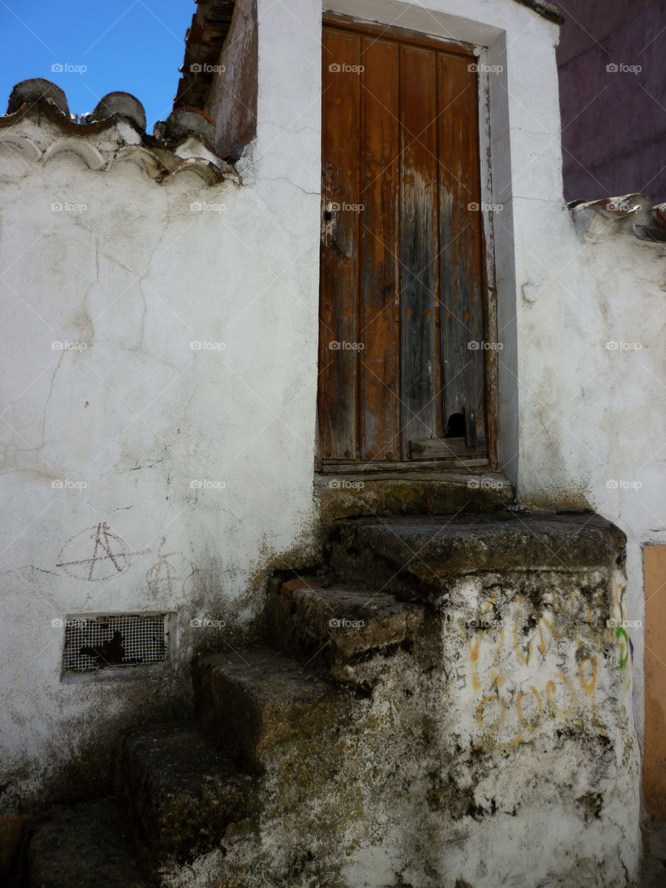 wall door stairs spain by kenglund