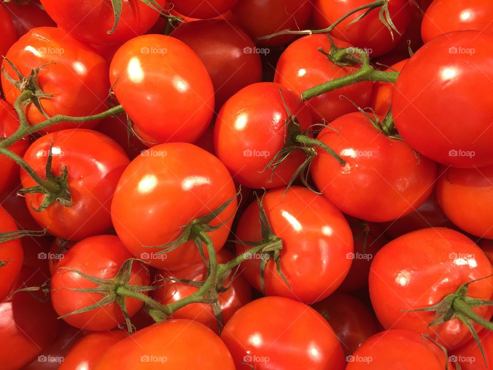 Fresh tomatoes at the supermarket 