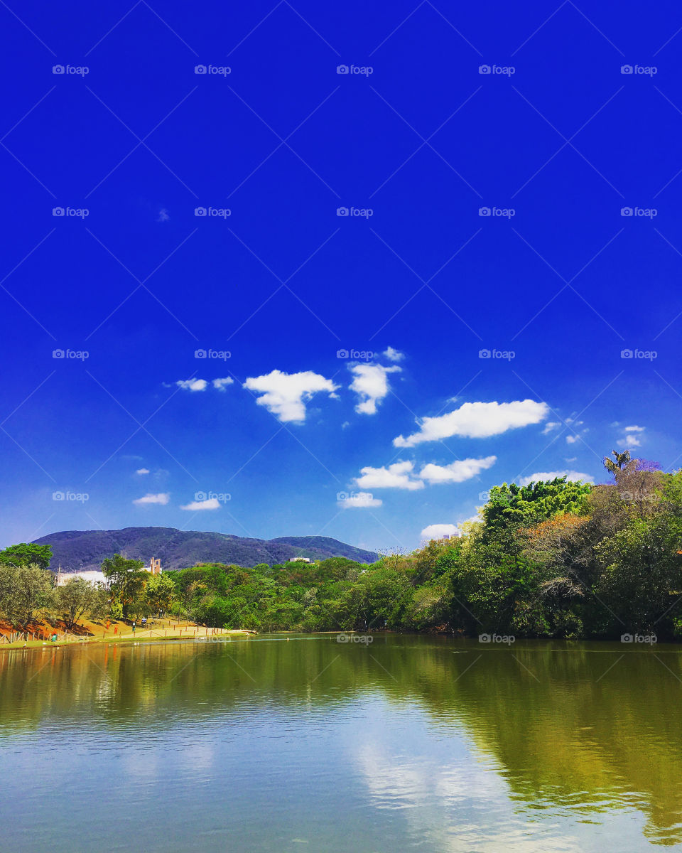 🇺🇸 View of the Serra do Japi in Eloy Chaves District (Brazil), a small place where houses and nature relate in harmony. / 🇧🇷 Vista da Serra do Japi no Distrito de Eloy Chaves (Brasil), um pequeno lugar onde casas e natureza se relacionam em harmonia.