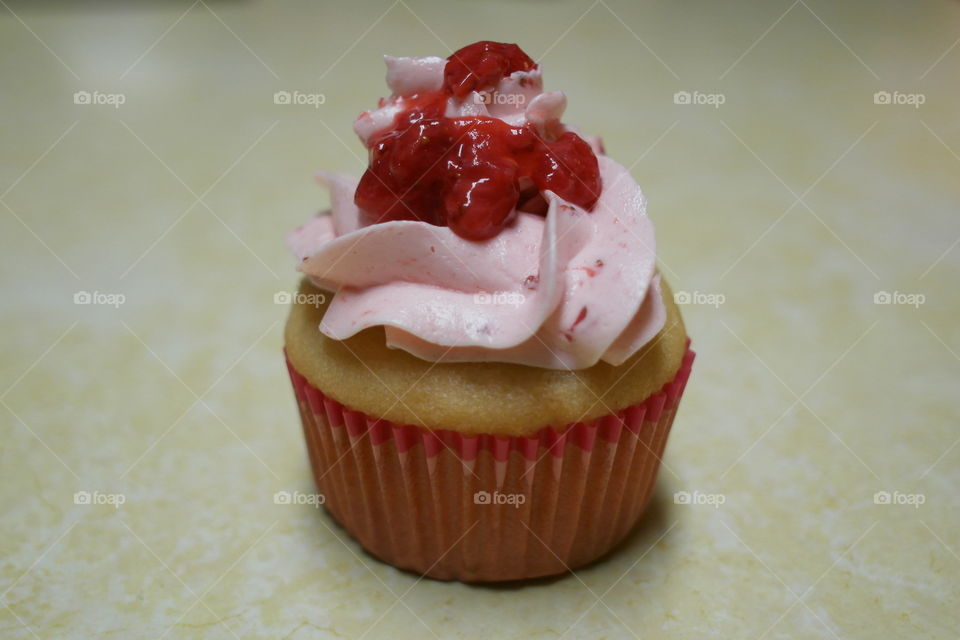 Strawberry cupcakes 