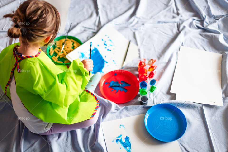 Child while painting at home during the quarantine