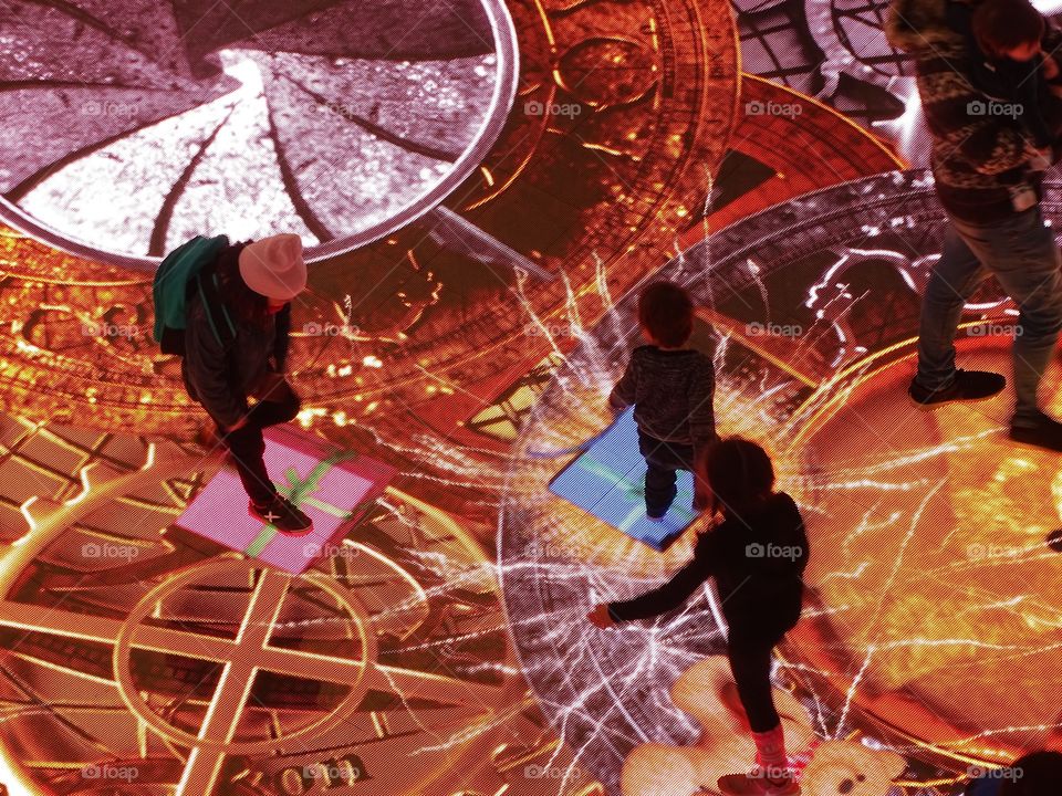 The clock of time announces that it is Christmas time