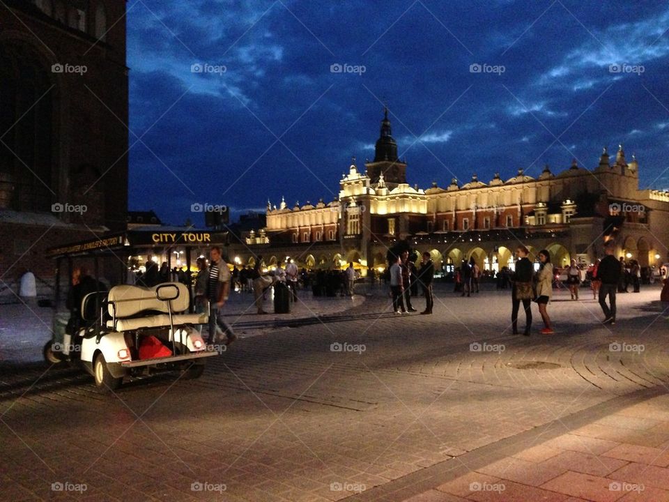 rynek glowny krakow evening