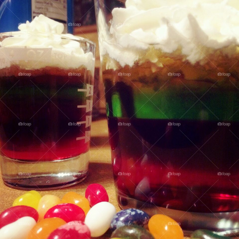 Layered drink and jelly bellies candy
