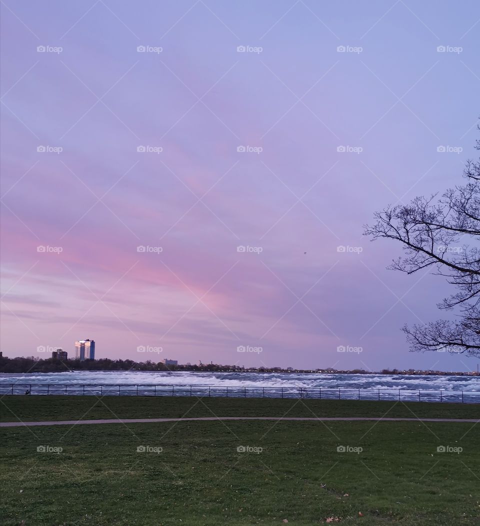 A Niagara evening