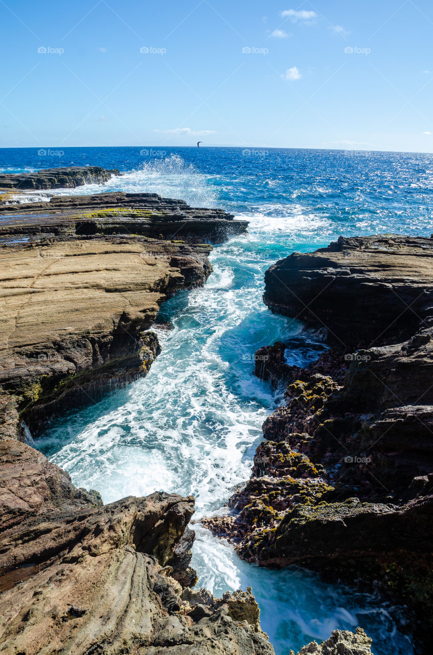 Crashing waves 