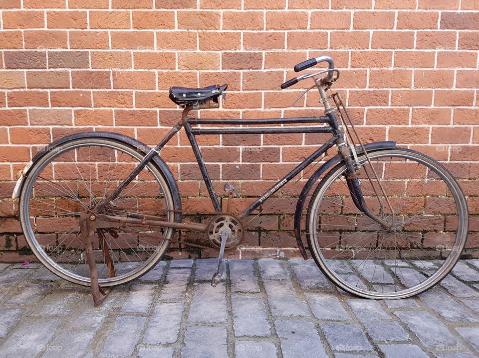 old vintage bicycle over a brick background