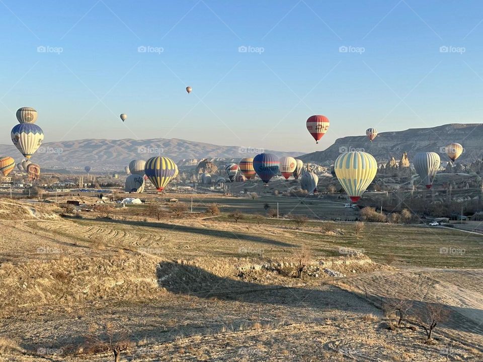 Turkey trip, on January 24, 2023, in the morning finally boarded the hot air balloon, the wind speed of 2 meters / second, the flight reached the limit height of more than 800 meters, realized my romantic dream