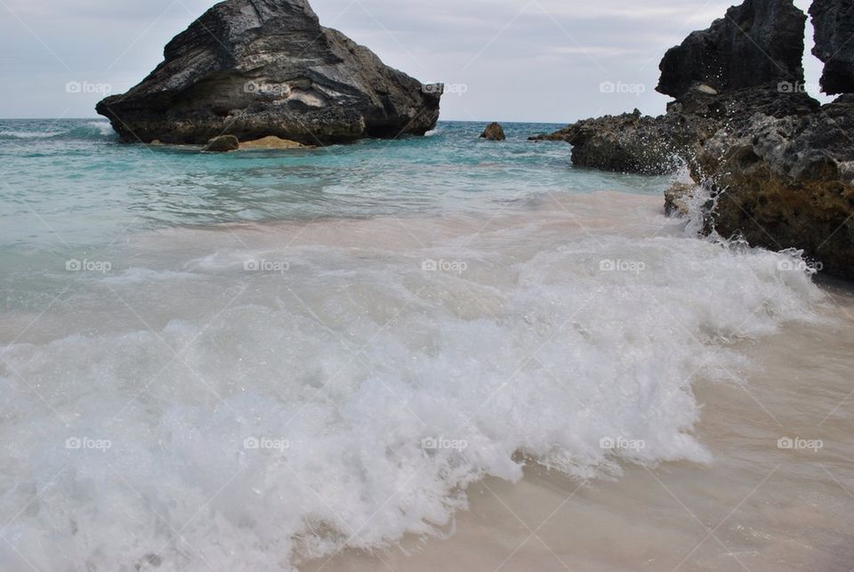 Bermuda rocks and tide