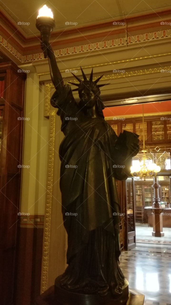 Mini statue of liberty biblioteca Arús in Barcelona