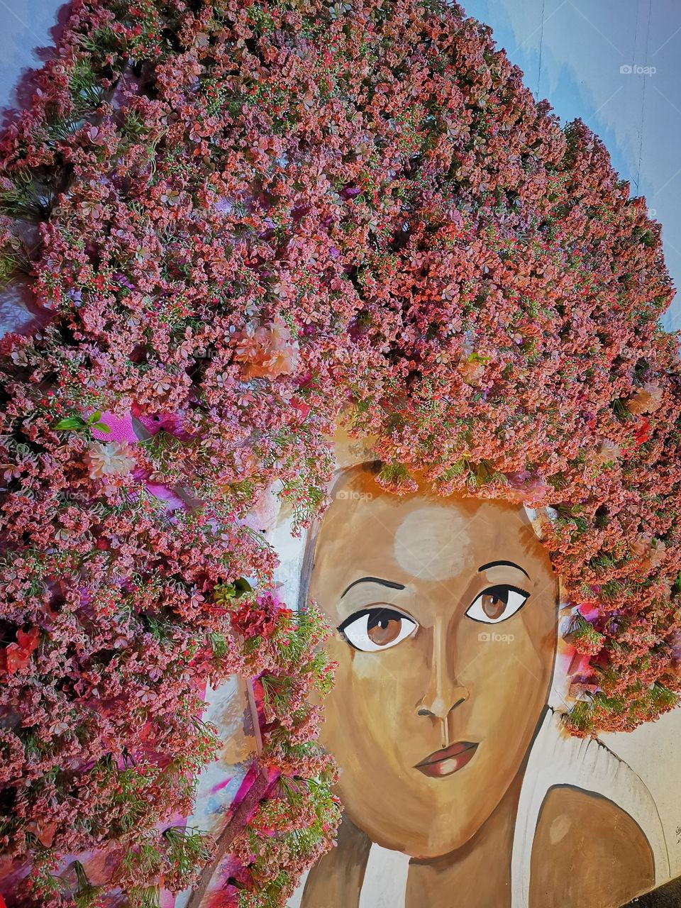 Using flowers and trees to build public figures