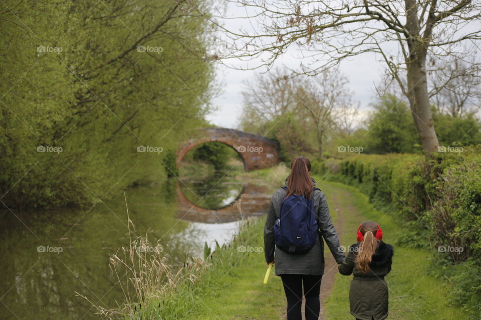 Walking along the grand union canal 