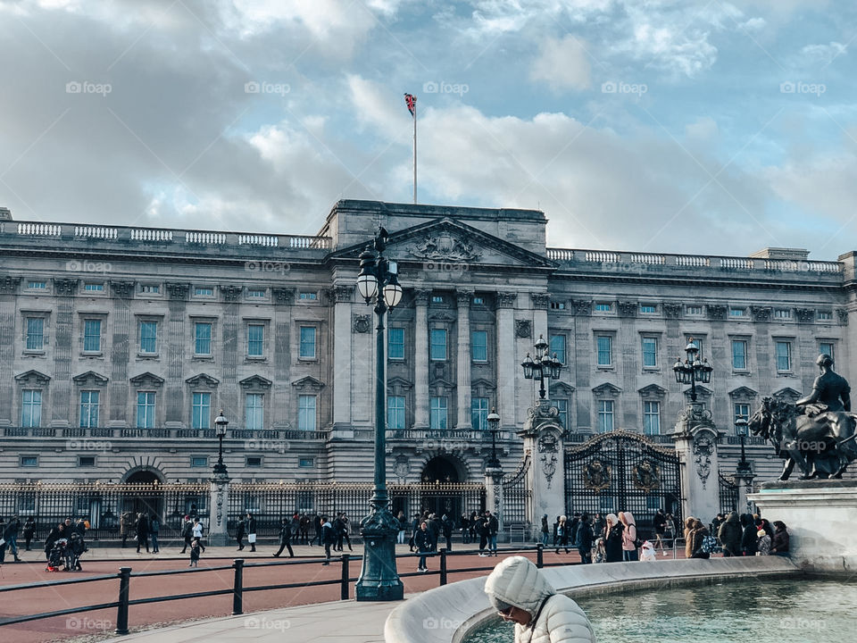 • Buckingham Palace•