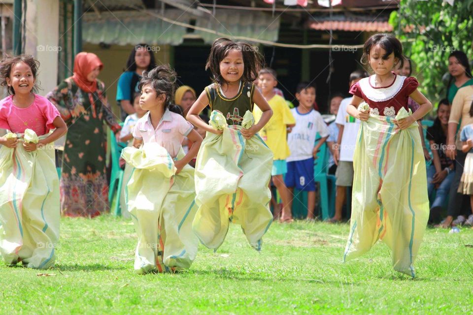 Balap Karung- Indonesia tradisional games