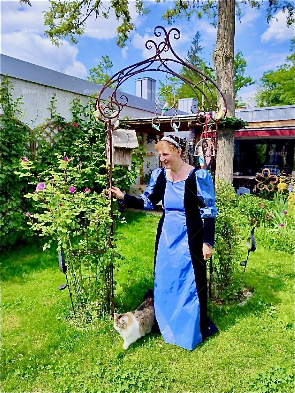 This lady appreciates history and music. She plays the lute in a festival about „Agnes Bernauer“ who lived in the fifteenth century in „Straubing“, „Bavaria“, Germany. Here she models one of the gowns she wears in the play. 2024. Hypnotic Productions