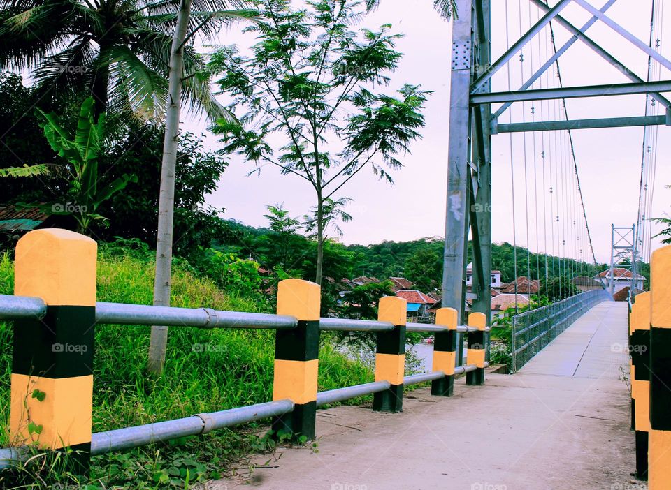Concrete pillars for iron barriers including the construction of a bridge as a barrier and preventing accidents when users cross the bridge