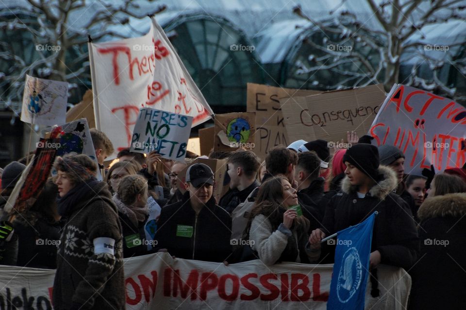 On 01/18/2019 students from all over Hamburg assembled to demonstrate against the attitude of most adults considering the consequences of the climate change. “Why should we learn for a future which we might not even live to see ?” 