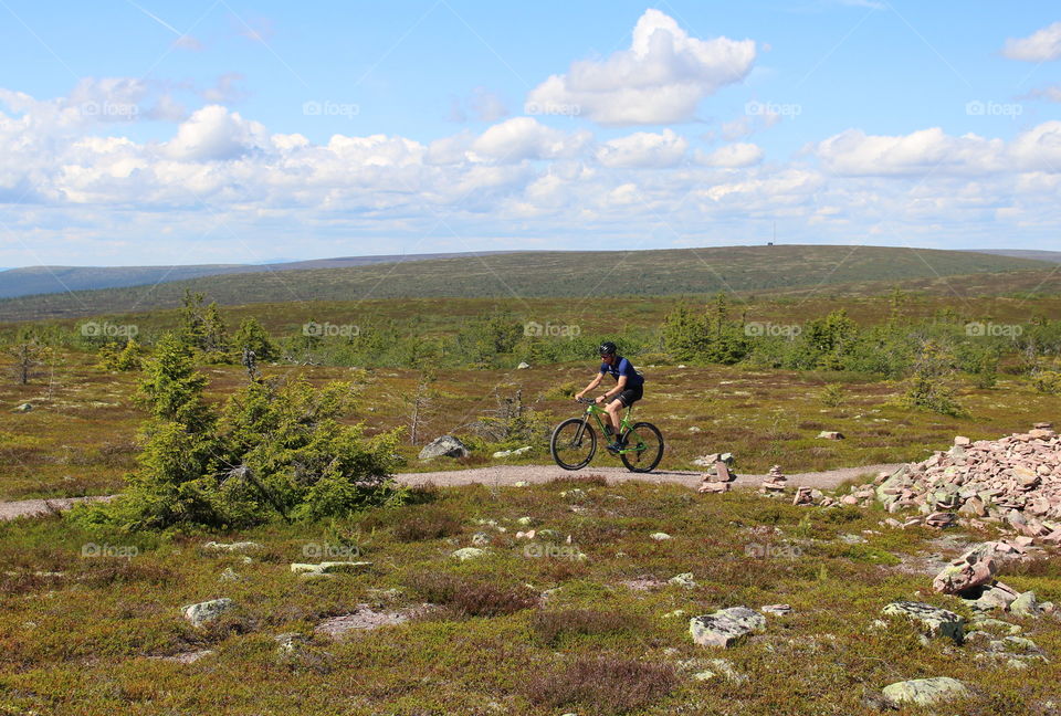 Mountainbiking.