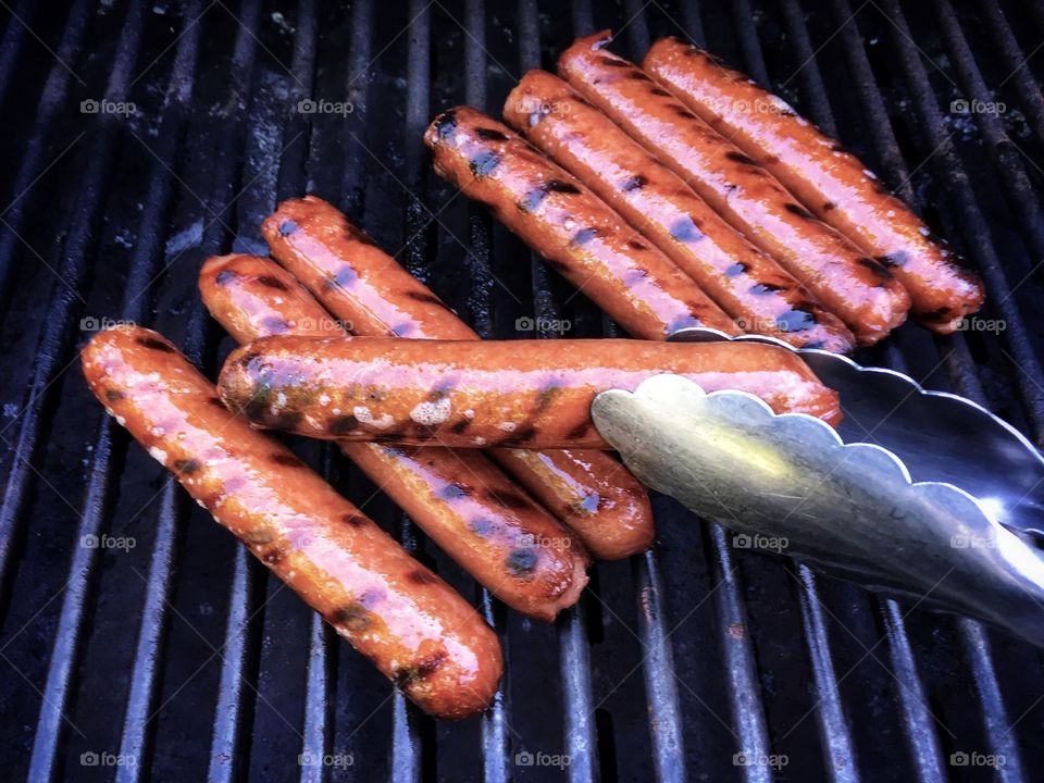 Grilling hotdogs 